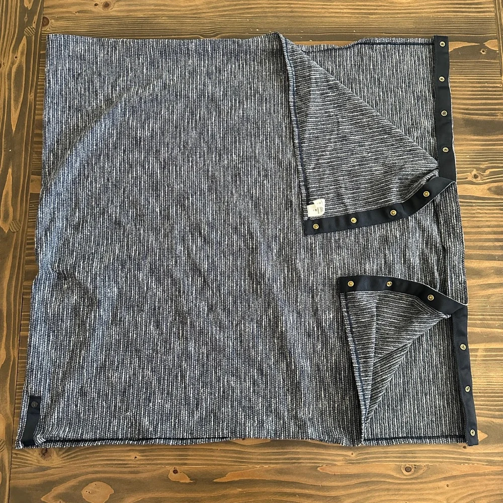 Women’s Lululemon Blue White Striped Snap Scarf Wrap OS athleisure